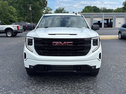 Used 2022 GMC Sierra 1500 Elevation w/ X31 Off-Road Package AWD/4WD image 2