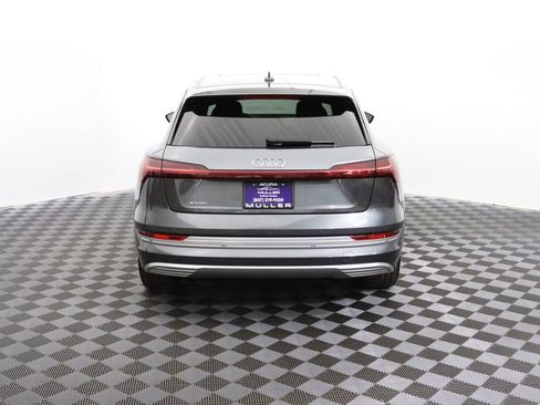 Used 2019 Audi e-tron Prestige w/ Prestige Package AWD/4WD image 8