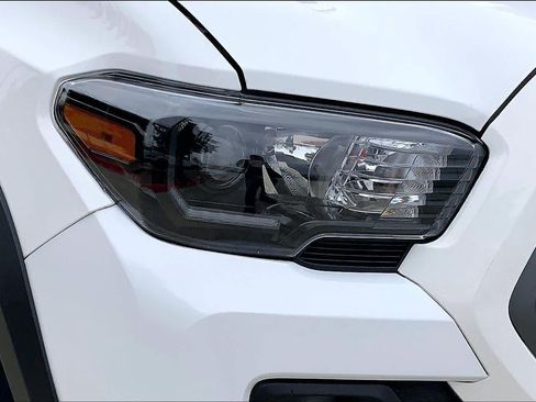 Used 2021 Toyota Tacoma TRD Off-Road AWD/4WD image 27