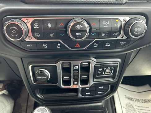 Used 2021 Jeep Wrangler Unlimited Sahara AWD/4WD image 31