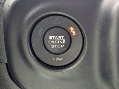 Used 2023 Jeep Gladiator Willys image 24