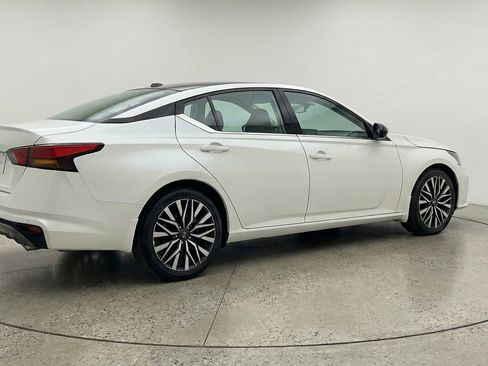 Used 2025 Nissan Altima 2.5 SV image 9