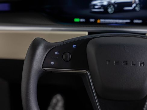 Used 2023 Tesla Model X Plaid image 41