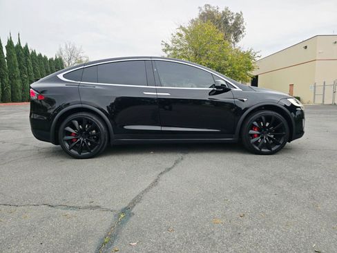 Used 2021 Tesla Model X Performance image 4