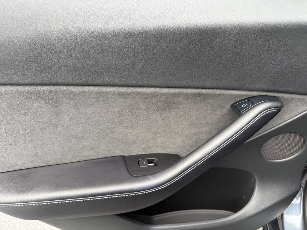 Used 2022 Tesla Model Y Performance AWD/4WD image 21
