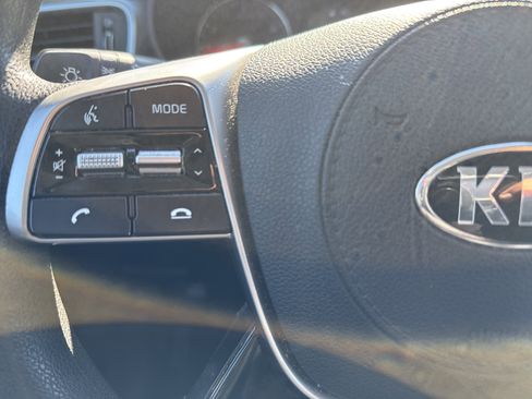 Used 2020 Kia Sorento AWD V6 image 19