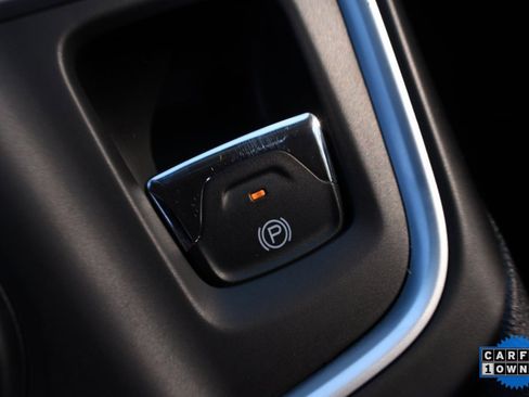 Used 2015 Chrysler 200 Limited w/ Convenience Group image 40