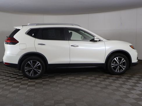 Used 2019 Nissan Rogue SV w/ Premium Package AWD/4WD image 18