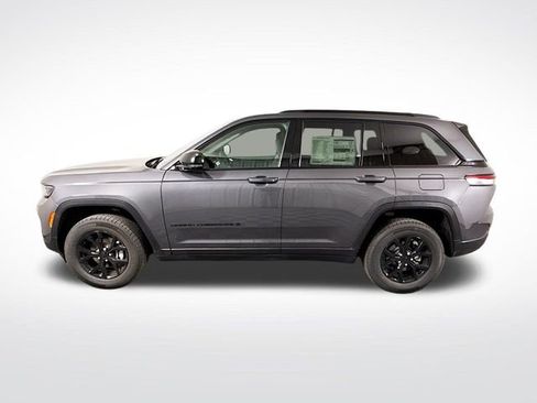 New 2025 Jeep Grand Cherokee Laredo image 4