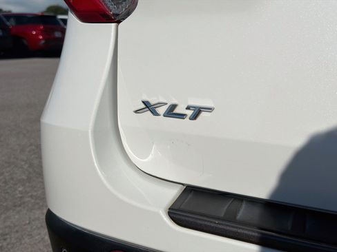 Used 2022 Ford Explorer XLT w/ Equipment Group 202A AWD/4WD image 11