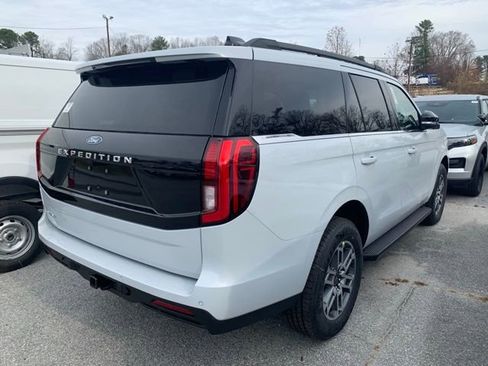 New 2025 Ford Expedition Active image 21