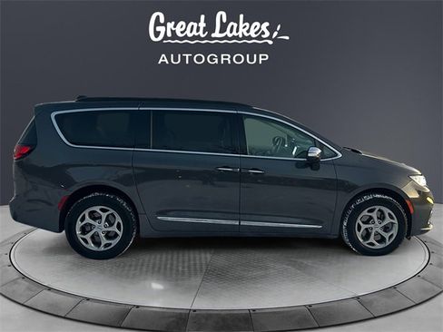 Used 2023 Chrysler Pacifica Limited image 6