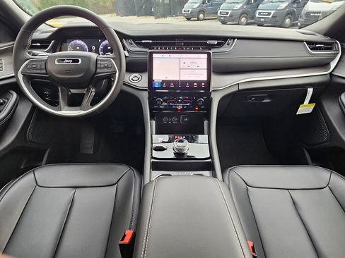 New 2025 Jeep Grand Cherokee L Limited w/ Trailer Tow Package image 9