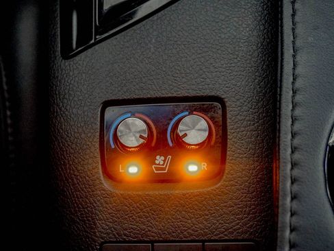 Used 2014 Toyota Avalon Limited image 30