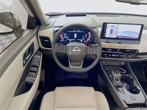 Used 2025 Nissan Rogue SL w/ Tech Package image 24