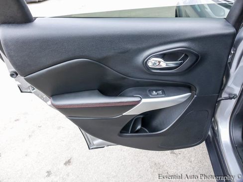 Used 2017 Jeep Cherokee Trailhawk w/ Comfort/Convenience Group image 23