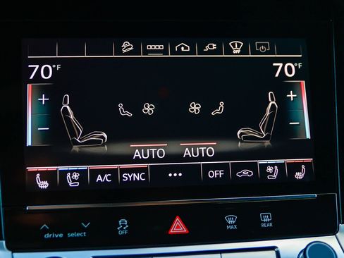 Used 2023 Audi e-tron Chronos w/ Chronos Package image 28