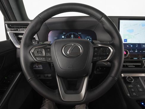 Used 2025 Lexus GX 550 AWD/4WD image 17