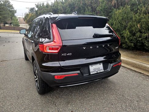 Used 2023 Volvo XC40 B5 Ultimate w/ Climate Package image 4