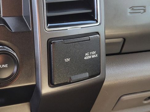 Used 2019 Ford F250 XLT w/ XLT Value Package image 28