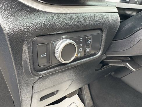 Used 2020 Ford Explorer XLT image 41