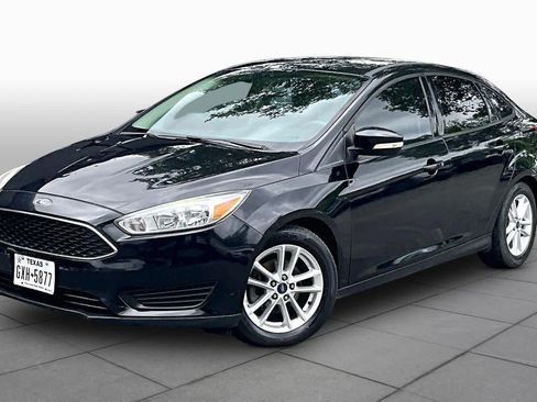 Used 2016 Ford Focus SE image 1