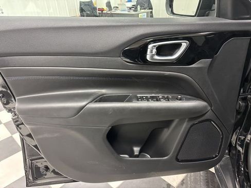 Used 2026 Jeep Compass Latitude AWD/4WD image 11