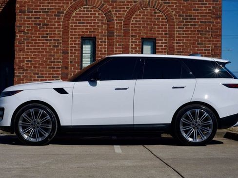 Used 2024 Land Rover Range Rover Sport SE image 8