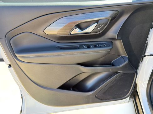 Used 2024 GMC Terrain SLE image 13