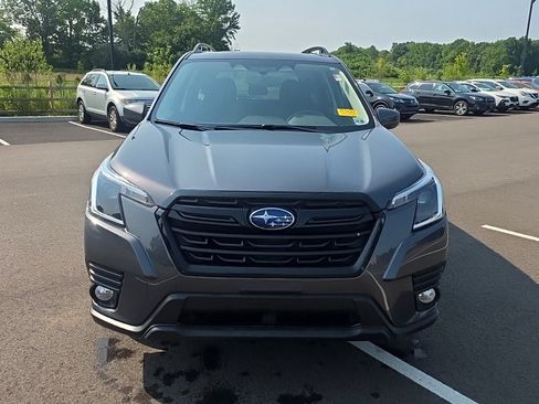 Used 2023 Subaru Forester Premium AWD/4WD image 2