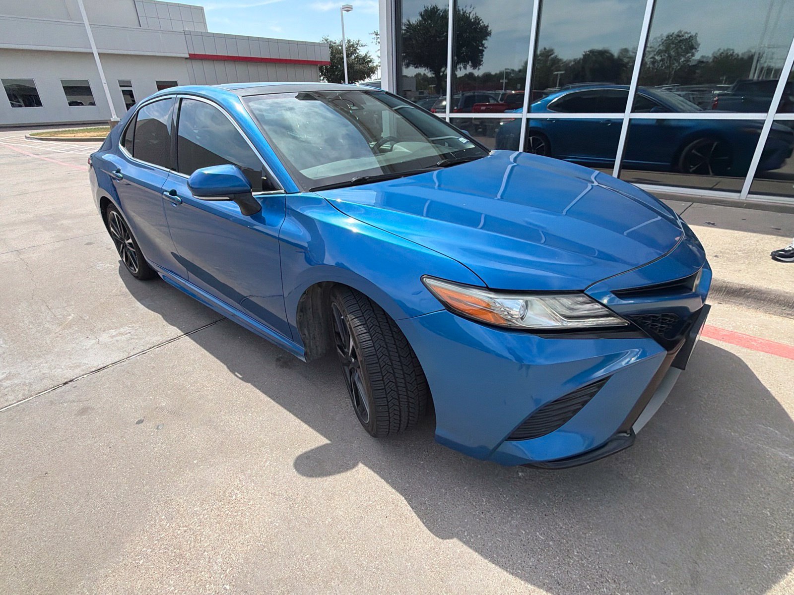 Used 2019 Toyota Camry XSE FWD image 3