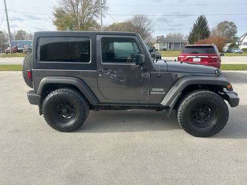 Used 2016 Jeep Wrangler Sport AWD/4WD image 9