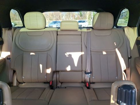 Used 2025 Land Rover Range Rover Sport SE image 13
