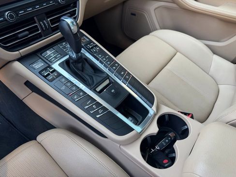 Certified 2019 Porsche Macan image 23