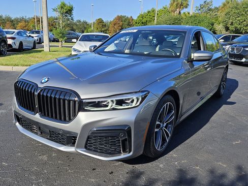 Used 2022 BMW 740i xDrive w/ M Sport Package image 10