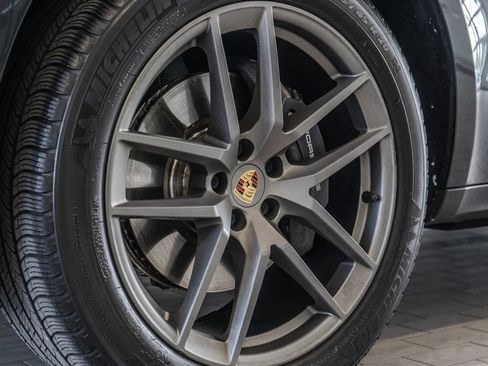 Used 2023 Porsche Macan AWD/4WD image 31