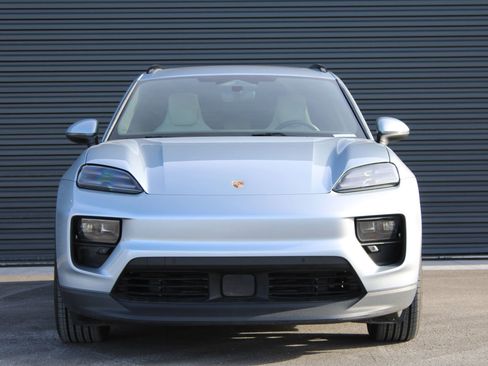 Certified 2024 Porsche Macan 4 Electric image 7