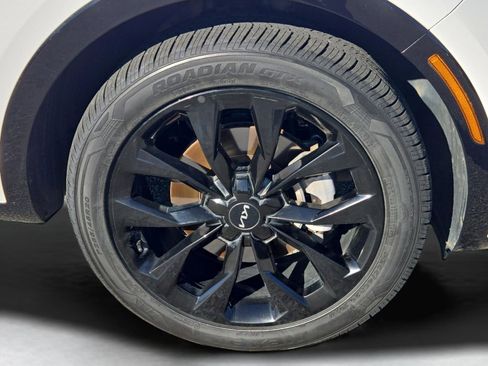 Certified 2023 Kia Sorento SX image 6