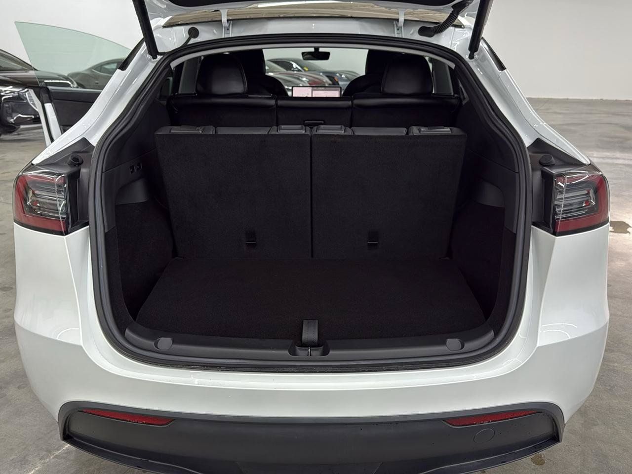 Used 2023 Tesla Model Y Long Range AWD/4WD image 18