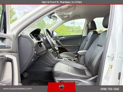 Used 2018 Volkswagen Tiguan SE w/ 3rd Row Seat Package AWD/4WD image 18