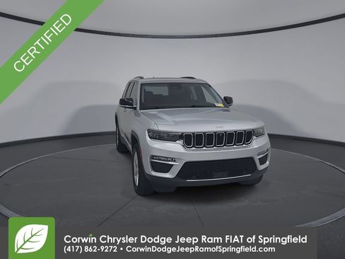 Certified 2023 Jeep Grand Cherokee Limited w/ Luxury Tech Group II AWD/4WD image 4