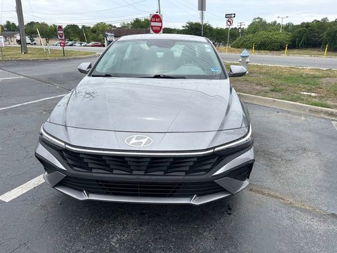 Used 2025 Hyundai Elantra Hybrid FWD image 7