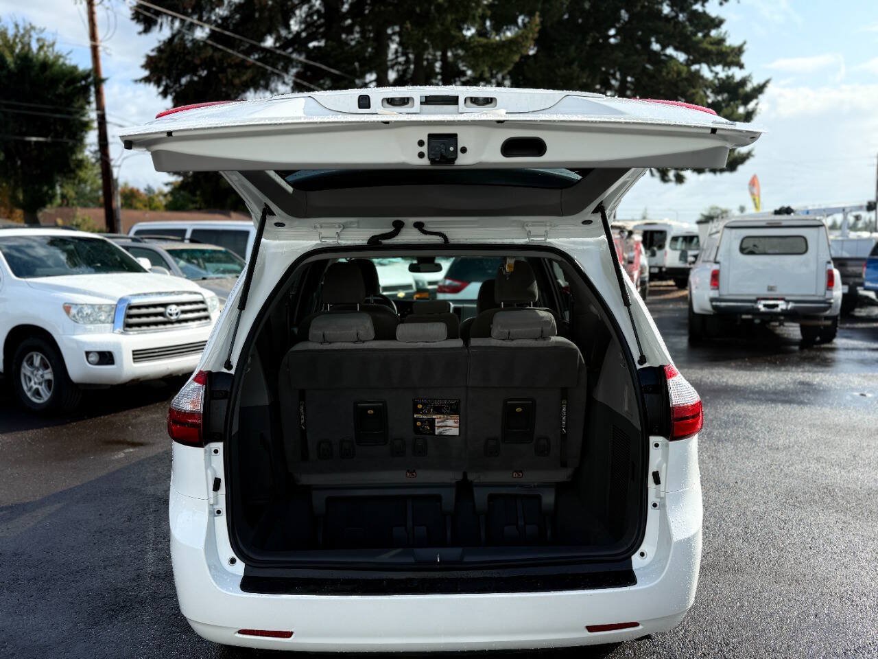 Used 2019 Toyota Sienna LE FWD image 17