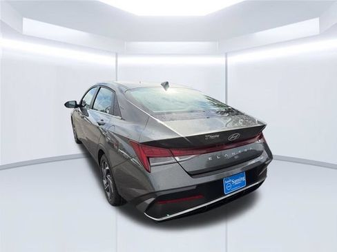 Used 2025 Hyundai Elantra SEL FWD image 8
