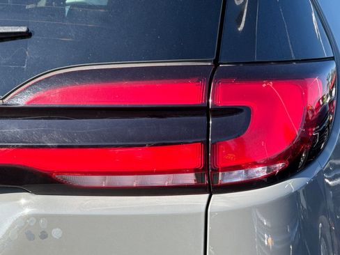 Used 2022 Chrysler Pacifica Touring-L image 46