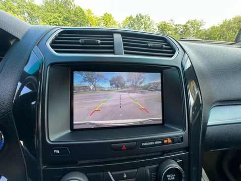 Used 2016 Ford Explorer XLT w/ Equipment Group 202A image 26