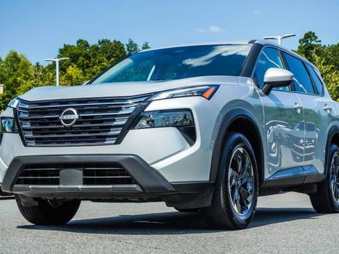 Used 2025 Nissan Rogue SV AWD/4WD image 9