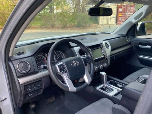 Used 2014 Toyota Tundra SR5 w/ SR5 Upgrade Package image 16