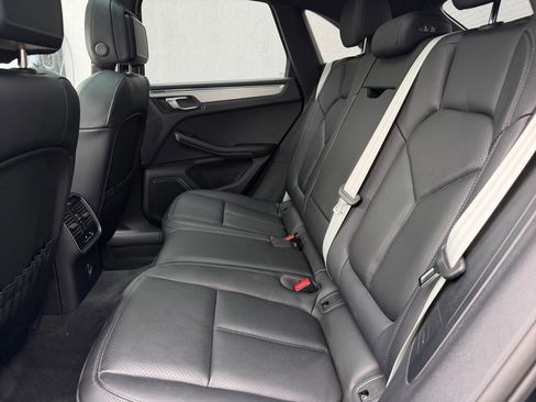 Certified 2025 Porsche Macan AWD/4WD image 21