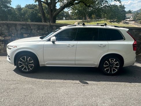 Used 2017 Volvo XC90 T6 Momentum w/ Vision Package image 5